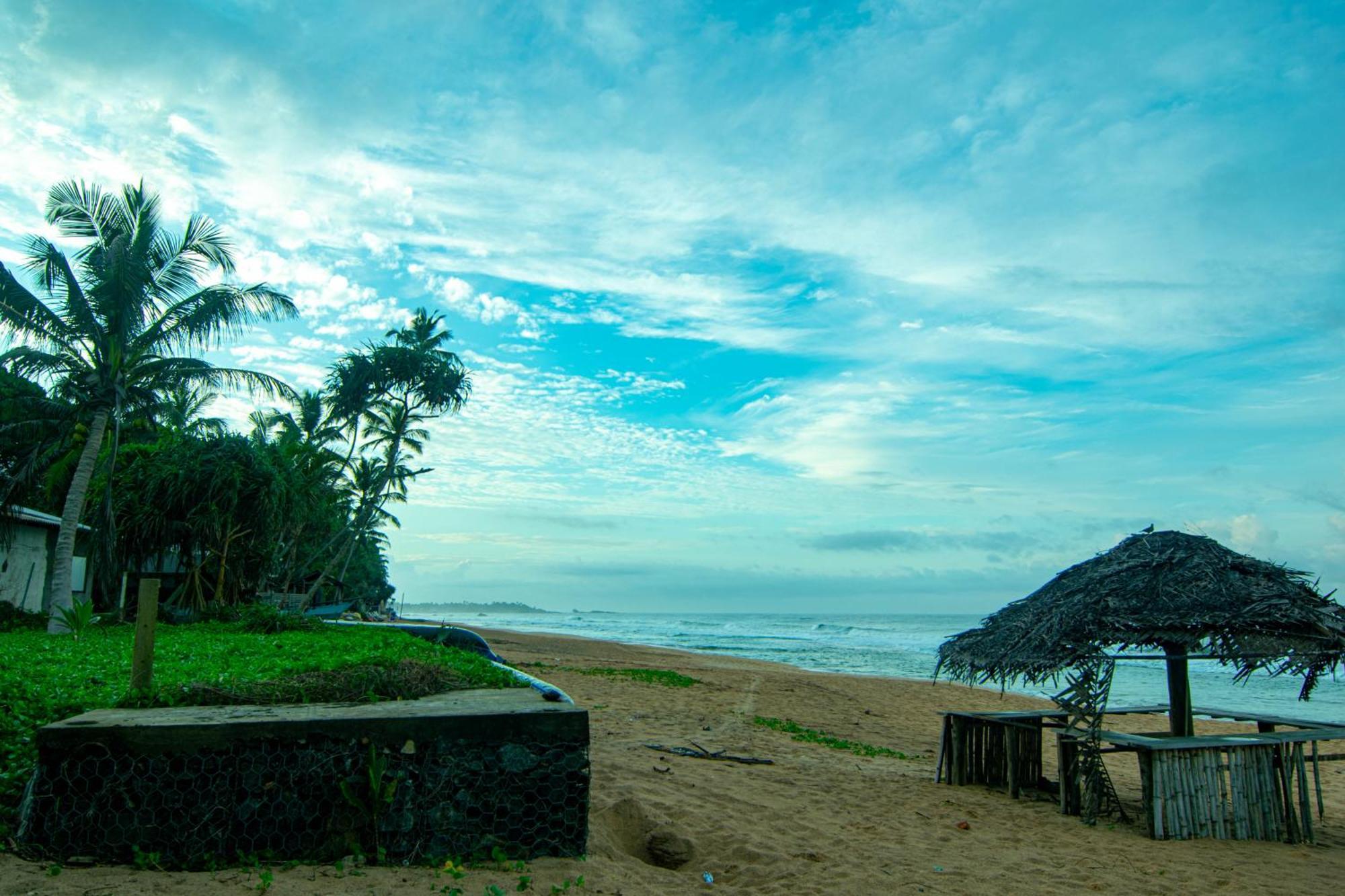 Hikkaduwa Backyard Beach Homestay Галле Экстерьер фото