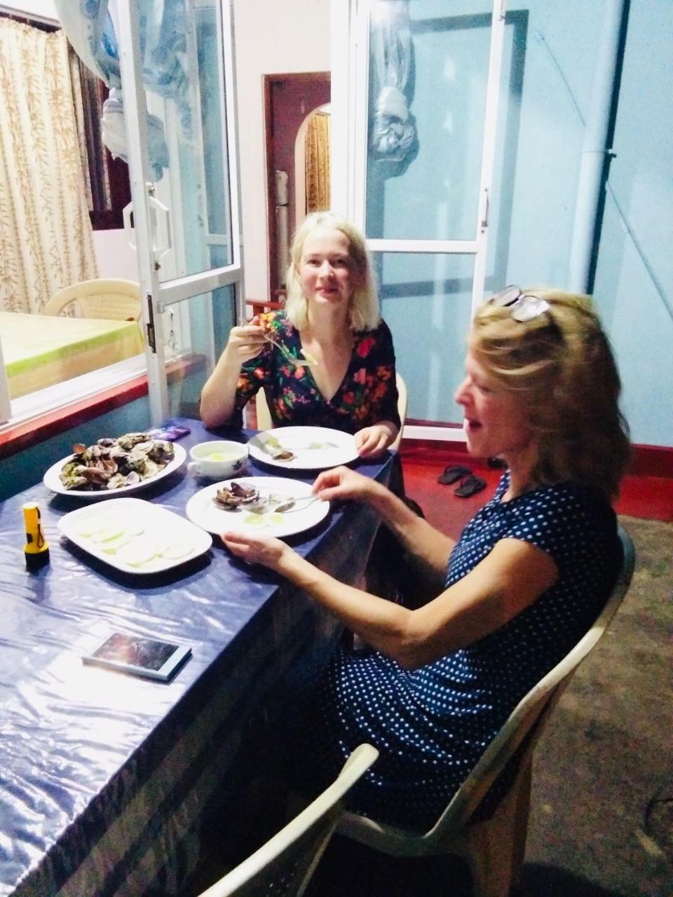 Hikkaduwa Backyard Beach Homestay Галле Экстерьер фото