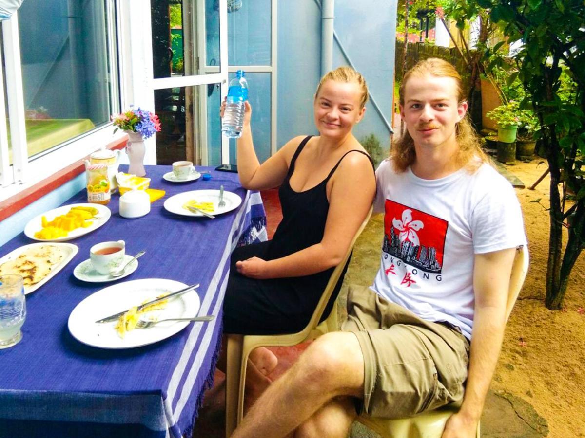 Hikkaduwa Backyard Beach Homestay Галле Экстерьер фото