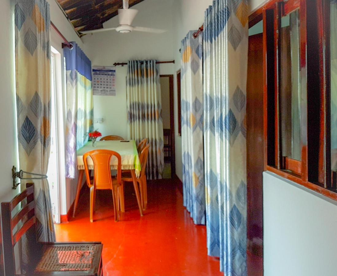 Hikkaduwa Backyard Beach Homestay Галле Экстерьер фото